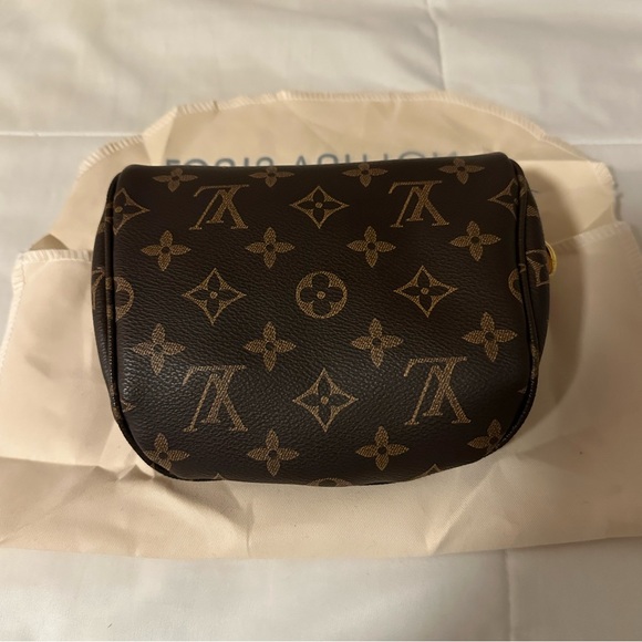 Louis Vuitton Mini Bumbag - Picture 2 of 4